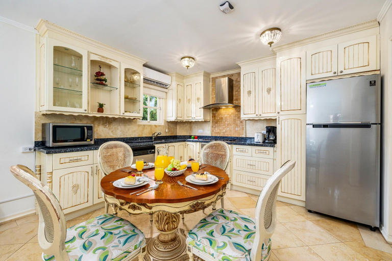 Room 5, Cozy 1br1ba w Balcony Pool in Great Location