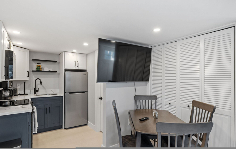 Room 2, Modern Condo Perfect For Winter Rental, Rockingham