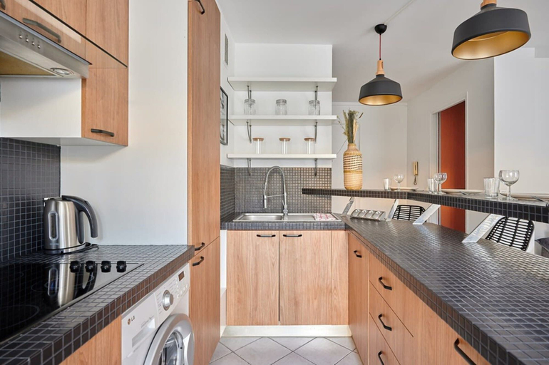 Private kitchen 4, Superb Apartment in the Heart of the 16th District, Paris
