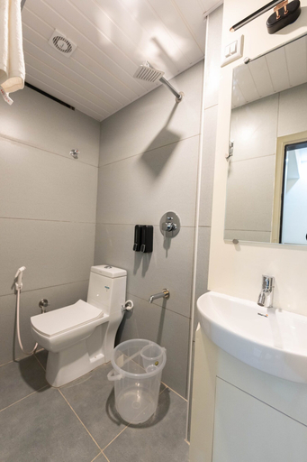 Bathroom 4, PURPLLE INN, Bangalore