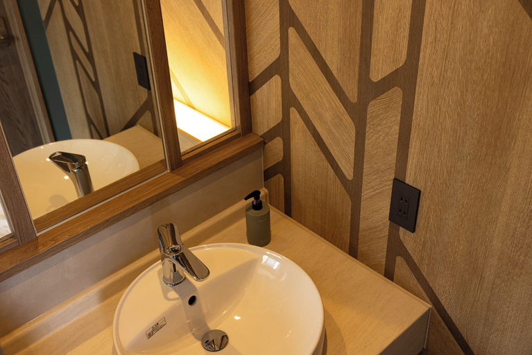 Bathroom 3, onomichi club, Onomichi