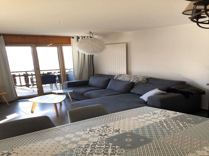 Living area 2, Apartment With Free Shuttle, Conthey