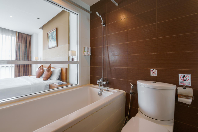 Bathroom 14