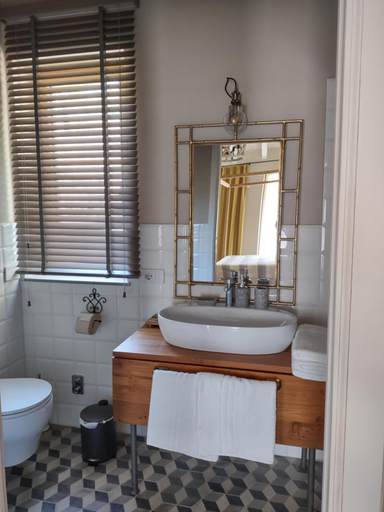 Bathroom 3, Villa Sarita, Genova