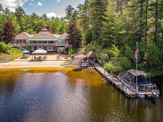 Room 4, Lakehouse w Private Beach Bar Lg Deck Dock, Strafford