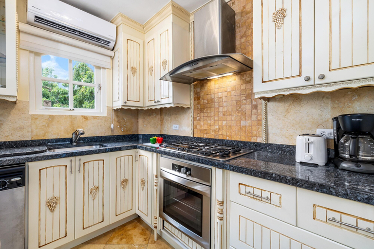 Room 2, Cozy 1br1ba w Balcony Pool in Great Location