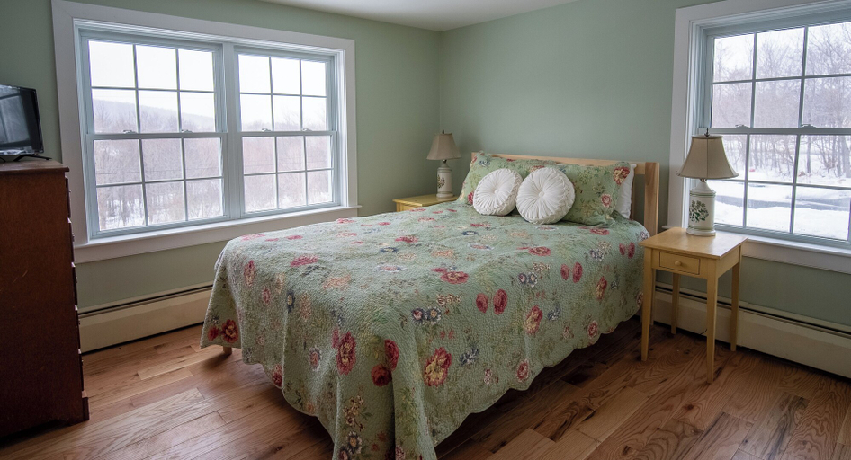 Bedroom 2, Cooper Hill Inn, Windham