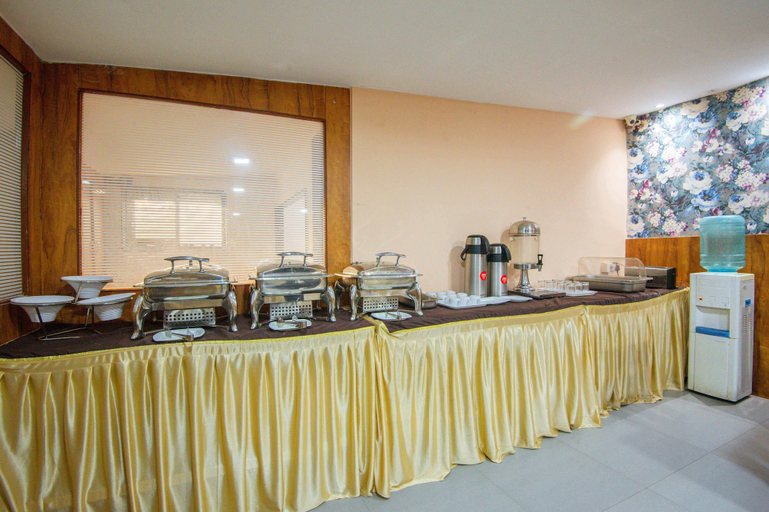 Food & Drinks 4, Treebo Anam International, Mumbai City