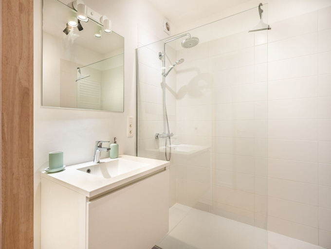 Bathroom, Apartment in Koksijde Near the Beach, West-Vlaanderen