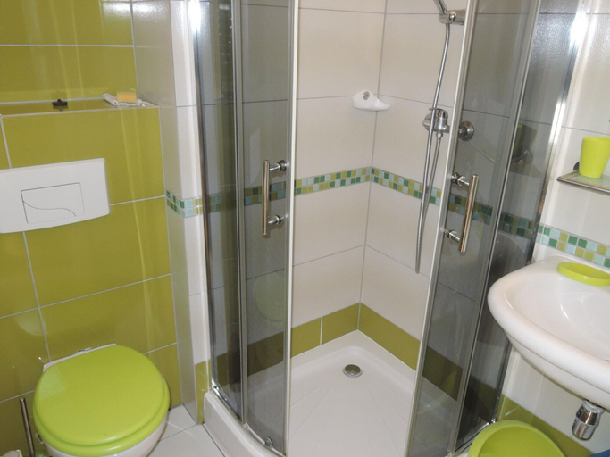 Bathroom 3, Holiday Home in Dziwnowek Near the Beach, Kamień