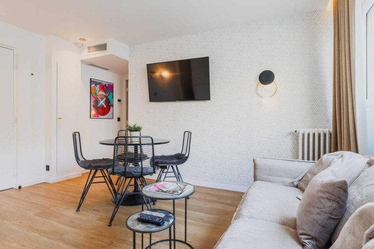 Others 5, Elegant apartment - 2BR/6P - Canal St Martin, Paris