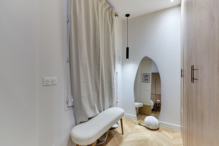 Others 2, Superb Air-conditioned Apartment Center of Paris, Paris