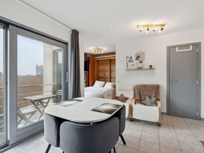 Dining 2, Nice Studio Near the Beach, West-Vlaanderen
