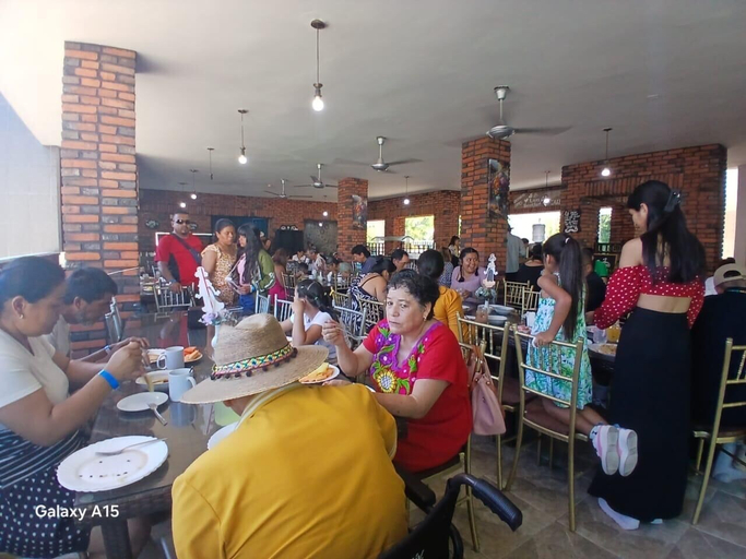 Food & Drinks