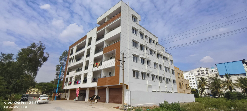 Exterior & Views