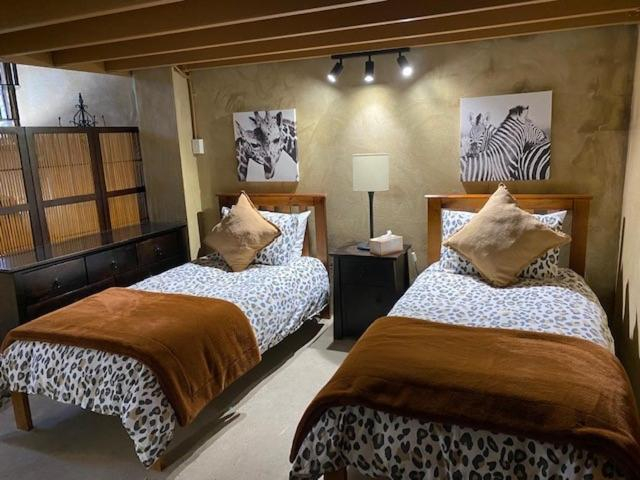 Bedroom 2, Outback Cellar & Country Cottage, Dubbo - Pt B