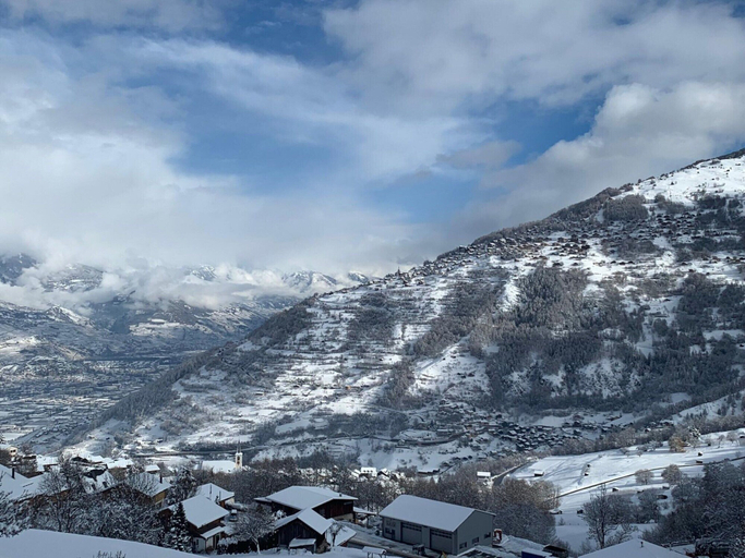 View from property 4, Flat in Veysonnaz Near Ski Lift & Valley Views, Conthey