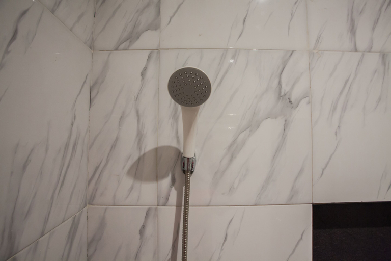Bathroom 3, Hotel O Mono Guest House, Medan