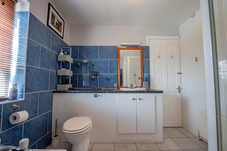 Room 2, Host Stay Wellington Apartment, West Sussex