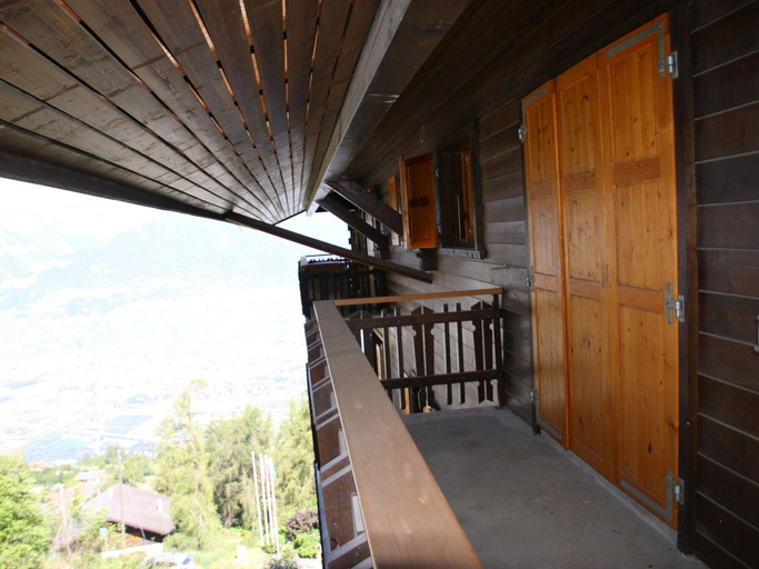 Exterior 4, Stunning Apartment in Heart of Valley, Sion