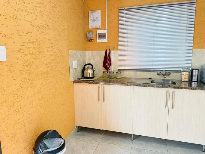 Others 5, Muzee Wethu Accommodations, Gert Sibande