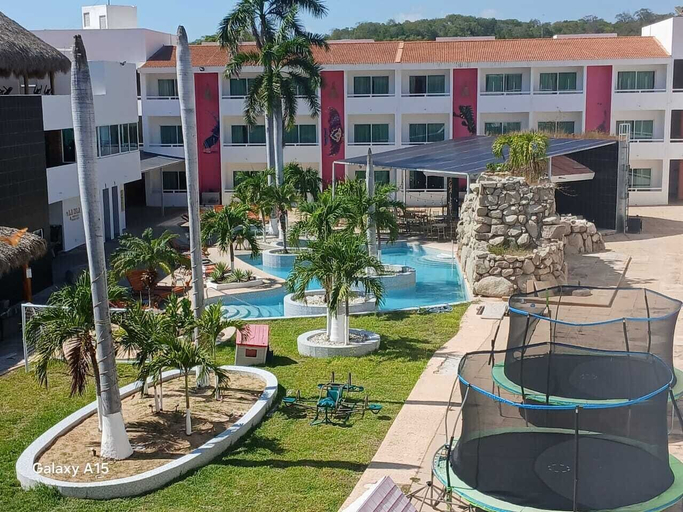 Exterior & Views 2, HOTEL LA ISLA HUATULCO H, Dist. Pochutla