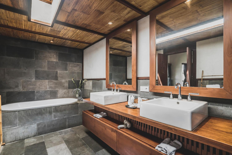 Bathroom 18