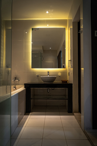Bathroom 5, Sanghyang Indah Spa Resort, Serang