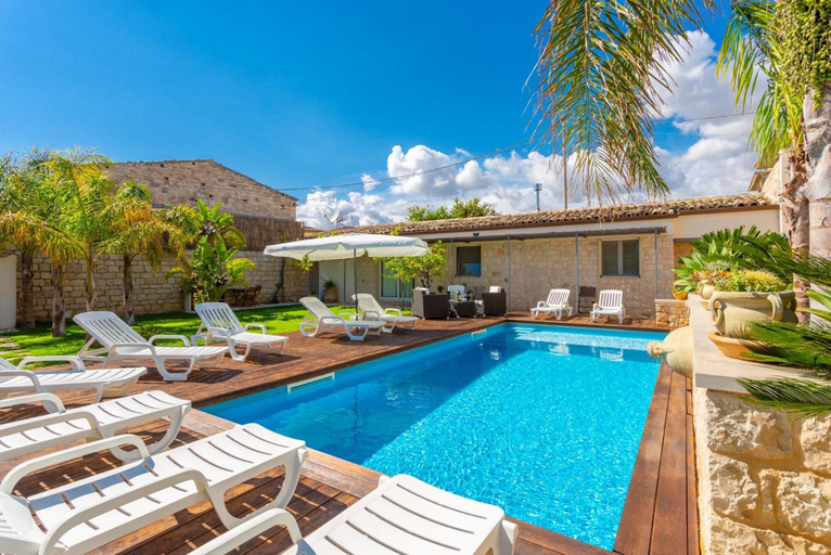 Others 1, Villa Aziz, Ragusa