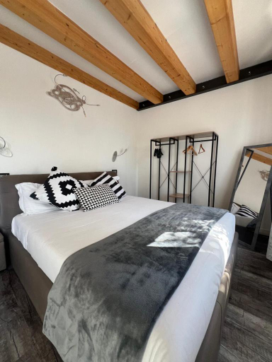 Others 4, Caivano Rooms New Opening, Verona