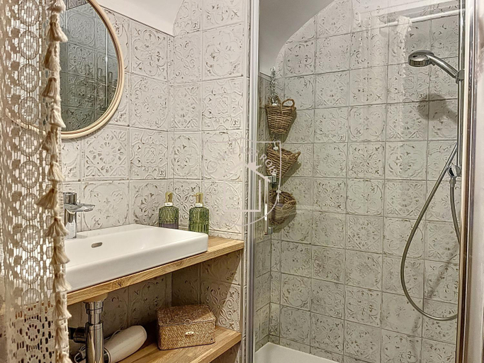 Bathroom 3, La Romantique des Rois - Jacuzzi & Sauna prives, Essonne