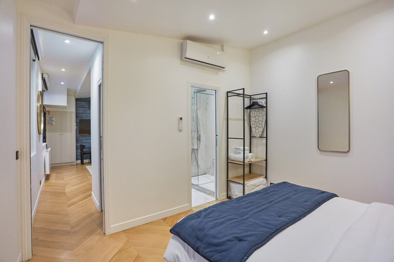Room 5, Superb & New Apartment Saint Germain des Pres, Paris