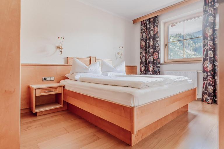 Bedroom, Wohlfuhl Ferien-Heim Aparthotel 4 Sterne, Schwaz