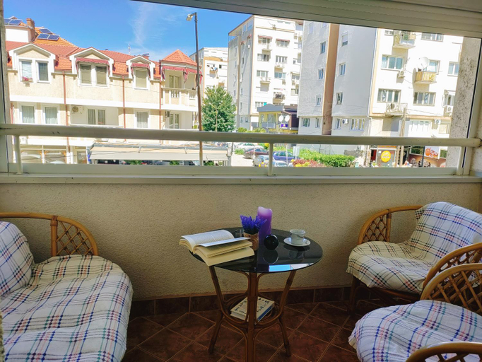 Others 5, Villa Amfora