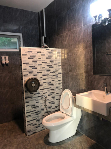 Bathroom 4, Relax Resort, Banphot Phisai