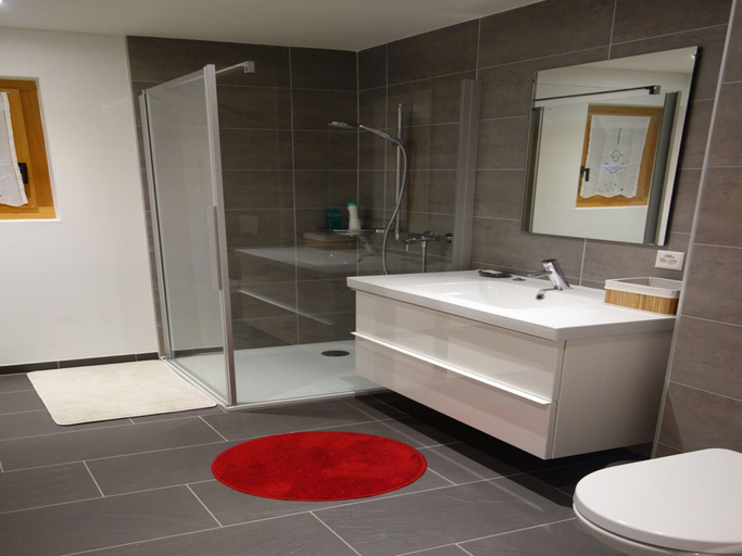 Bathroom 2, Chalet in Les Masses With ski Storage, Hérens