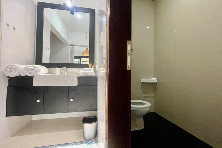 Bathroom 5, Villa Loli Sanur, Denpasar