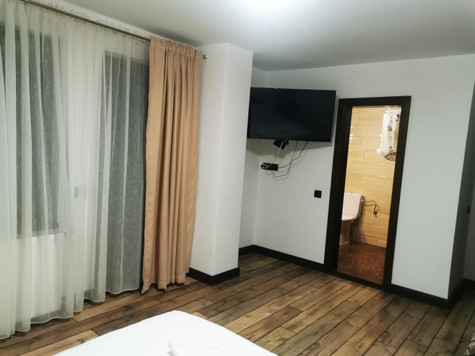 Others 4, Villa Golful Verde, Bistrita Bargaului
