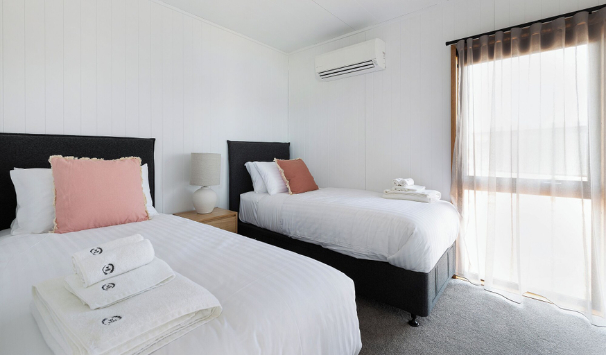 Bedroom 1, Whitton Malt House, Leeton