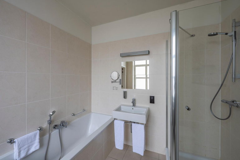 Bathroom 3, Hotel Onderbergen, Oost-Vlaanderen