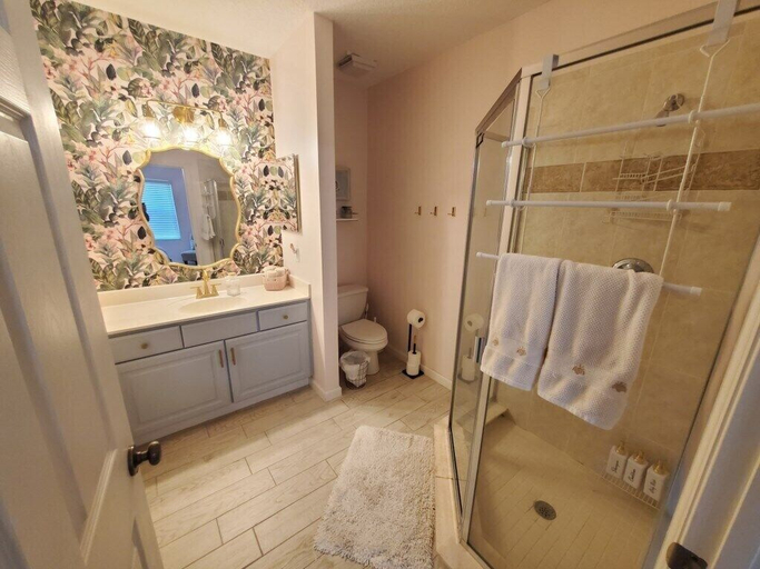 Bathroom 4, E Street Retreat, Saint Johns