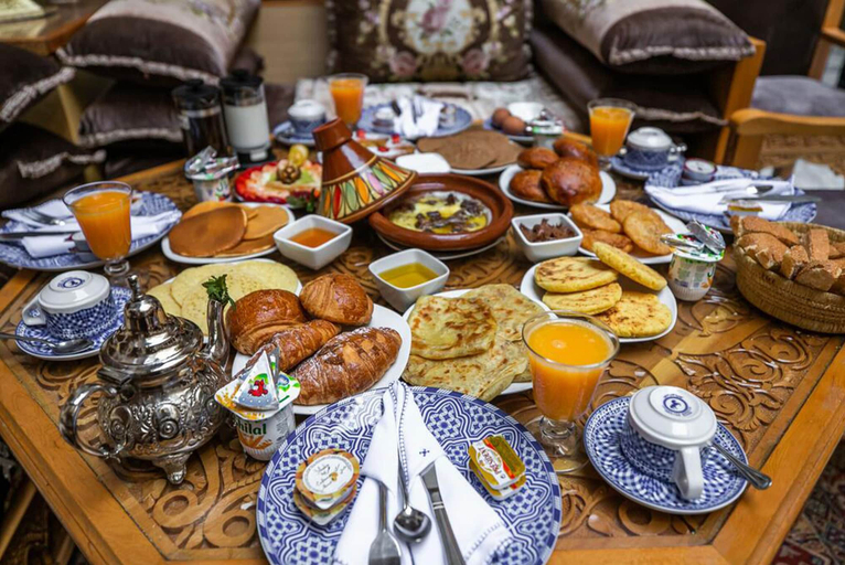 Food & Drinks 5, Room in B&B - Riad Authentic Palace & Spa - Suite Al Casaba, Fès