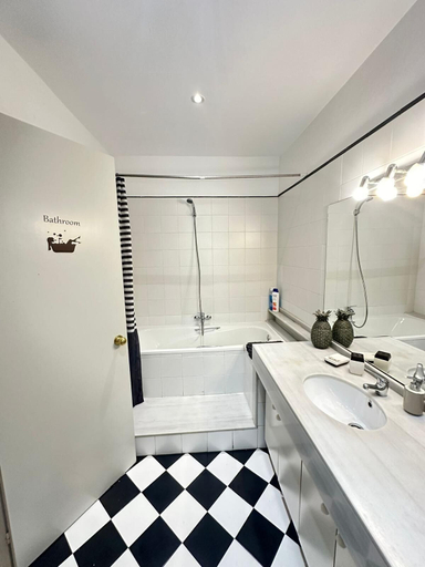 Bathroom 3, Rooms Aribau, Barcelona