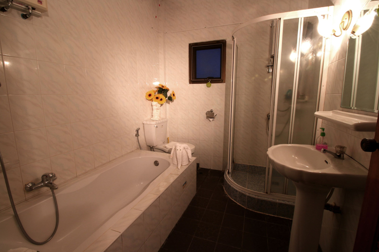 Bathroom 4, Ya Nui Resort, Phuket Island