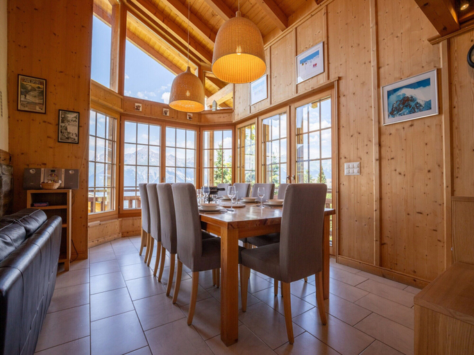 Dining 5, Christoph Standing & Calm Chalet 10 Pers, Conthey