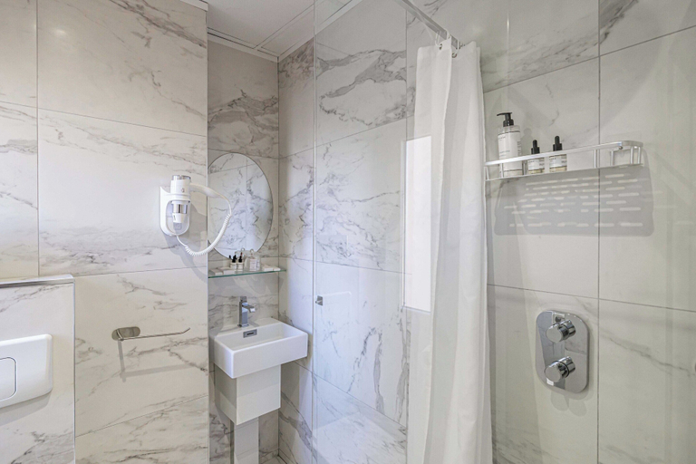 Bathroom, Hotel Avaton - Family Bedroom - Cannes Palais, Alpes-Maritimes