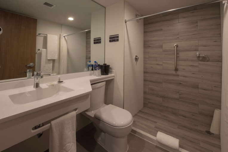 Bathroom, Microtel Inn & Suites by Wyndham Guadalajara Sur, Tlajomulco de Zúñiga