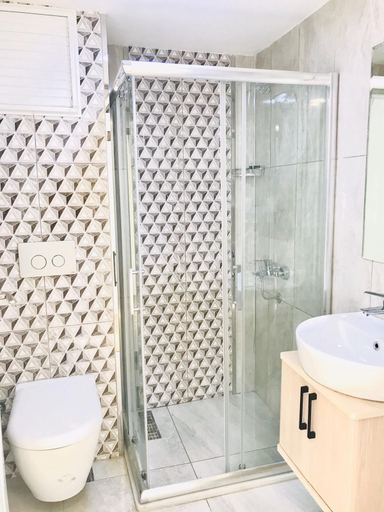 Bathroom 5, Royal Bosphorus Hotel, Fatih