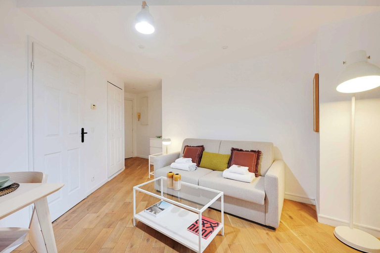 Living area 5, Bright, Modern Studio for 2P - La Defense, Hauts-de-Seine