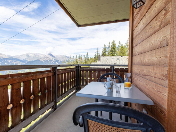 Dining 5, Hauts de Veysonnaz HV2 010 -sauna Apartment 6 Pers, Conthey